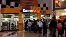 GameStop 称其为“必需品零售”，但关闭了加州的门店